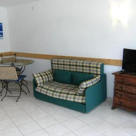 Medes Park Apartment