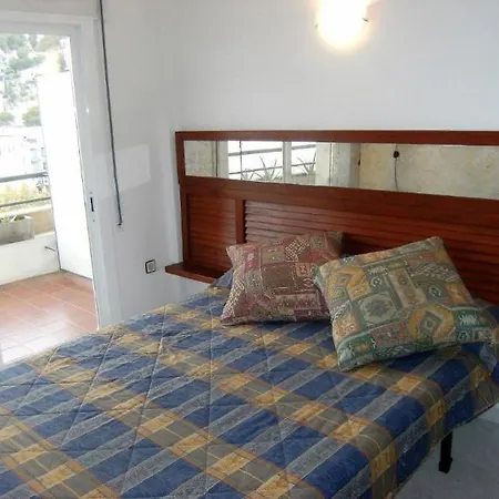 Medes Park Apartment
