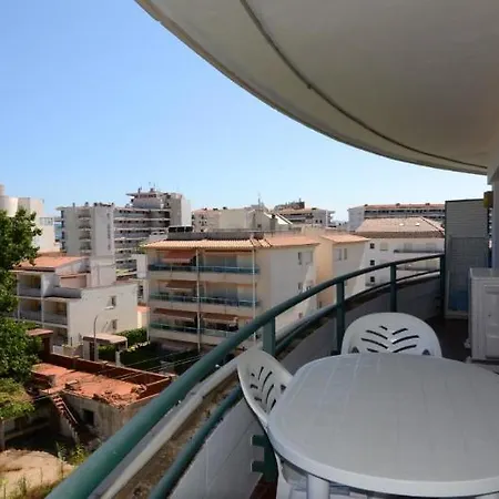 Medes Park Apartment