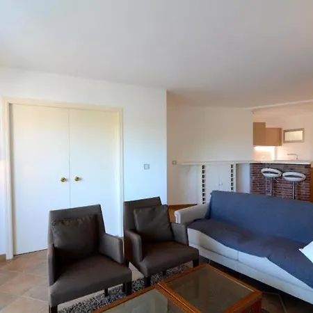 Medes Park Apartment *
